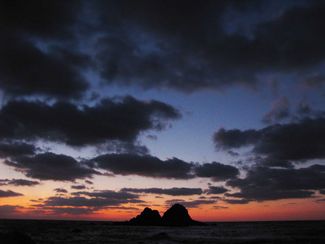 糸島・二見ヶ浦、夕刻のトリコロール。